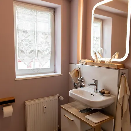 Altstadt Am Dom Wetzlar, 1 Zi, Kueche, Bad Mit Parkplatz Am Grundstueck Apartment *